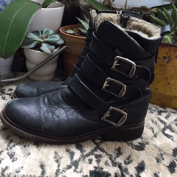 RARE Frye Valerie shearling strappy boots - Picture 2 of 6